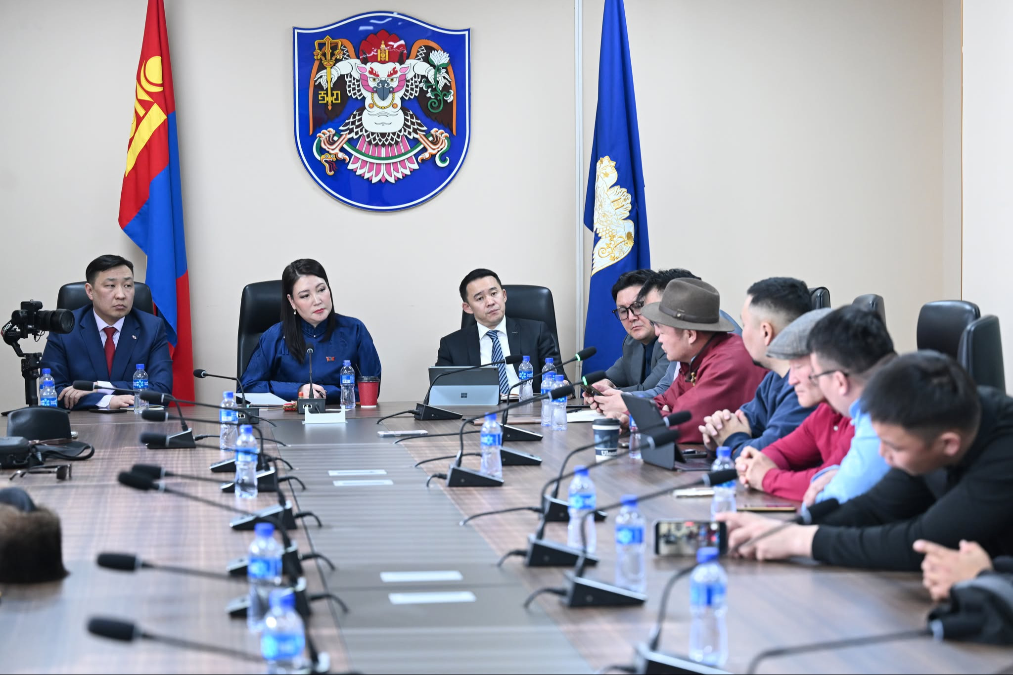Өв соёлоо хамгаалж, морин уралдааныг нэгдсэн стандарттай болгох асуудлаар уяачдын төлөөлөлтэй уулзлаа